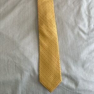 Roundtree and Yorke All Silk Handmade Golden Polka Dot Blue Tie One Size